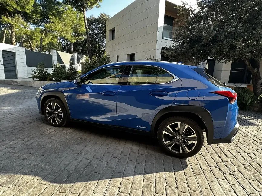 Lexus UX 250h Business Navigation 2WD Image 4